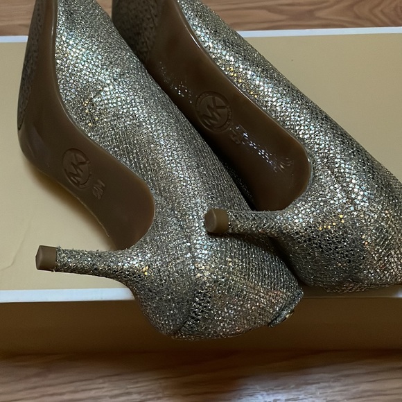 MK Kitten glitter pump - Picture 7 of 9